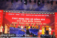 Quyên góp gần 3 tỷ đồng ủng hộ đồng bào miền Trung tại đêm nhạc “Thương lắm miền Trung”