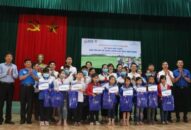 Trao 30 suất học bổng tặng học sinh có hoàn cảnh đặc biệt tại huyện Tiên Lãng, Vĩnh Bảo