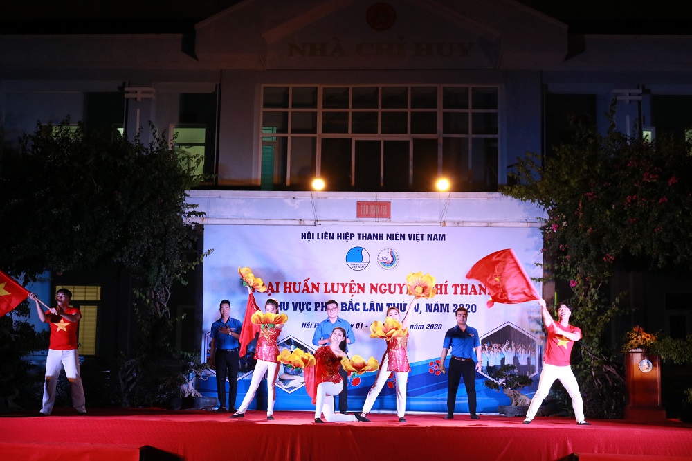 Văn nghệ chào mừng