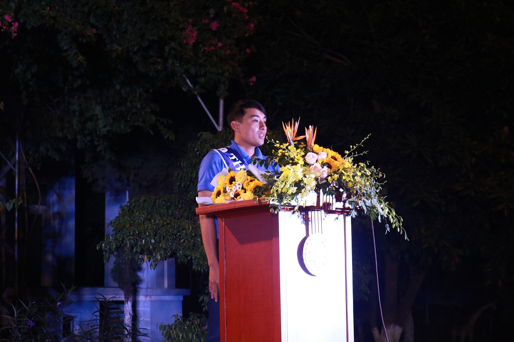 Tân huấn luyện viên là thủ khoa Tô Trung Dũng tuyên thệ