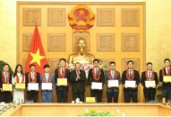 7 giải thưởng ‘Cán bộ, công chức, viên chức trẻ giỏi’ được trao cho người tham gia chống Covid-19