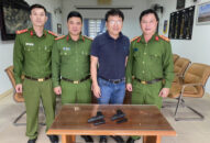 Phòng Cảnh sát QLHC về TTXH-CATP: Vận động, thu hồi thêm 2 súng công cụ hỗ trợ