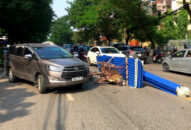 Hải Phòng: Người đàn ông điều khiển xe ba bánh chở tôn cấp cứu sau va chạm ô tô