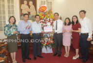 Phó Bí thư Thường trực Thành ủy chúc mừng Ủy ban MTTQ thành phố nhân kỷ niệm 90 năm ngày truyền thống Mặt trận Tổ quốc Việt Nam