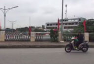 Cảnh sát 113 kịp thời ngăn cản người phụ nữ định nhảy cầu Rào 1 tự tử