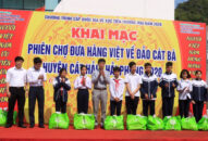 Khai mạc phiên chợ đưa hàng Việt về đảo Cát Bà, huyện Cát Hải năm 2020