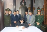 Nguyên Chủ tịch nước Trương Tấn Sang thăm và dâng hương tại Khu Di tích Quốc gia đặc biệt Đền thờ Nguyễn Bỉnh Khiêm