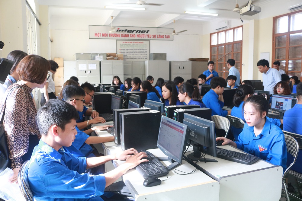 Học sinh Trường THPT Lê Quý Đôn tham gia cuộc thi trắc nhiệm “Tìm hiểu các kỳ Đại hội Đảng bộ thành phố và Đại hội Đảng toàn quốc”