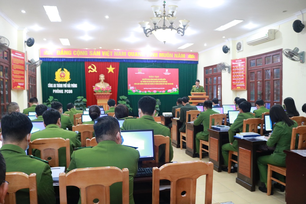 Quang cảnh lớp tập huấn