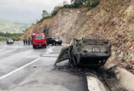 Quảng Ninh: Ô tô bất ngờ đâm vách núi rồi bốc cháy khiến 3 người thương vong
