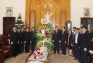 Lãnh đạo thành phố đi thăm, tặng quà Tòa Giám mục Hải Phòng