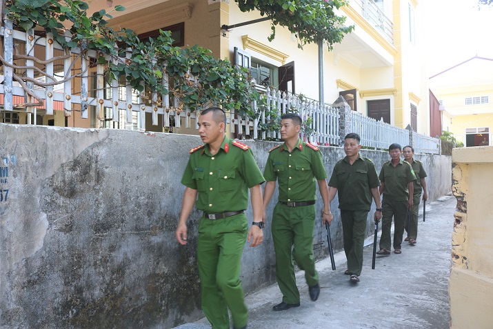 Lực lượng Công an xã Đại Hợp (Kiến Thụy) tuần tra bảo đảm an ninh trật tự trên địa bàn