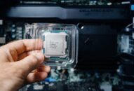 Chặn làn sóng COVID-19, đón làn sóng FDI