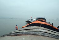 Cảnh sát biển tạm giữ 850 tấn than không rõ nguồn gốc