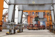 Tiếp tục khống chế tốt COVID-19, thúc đẩy phát triển kinh tế-xã hội