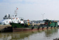 Phát hiện tàu vỏ sắt chở 20.000 lít dầu không rõ nguồn gốc