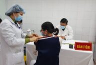 Nữ tình nguyện viên đầu tiên tiêm vắc xin COVID-19 của Việt Nam liều cao nhất