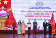 Ngân hàng Nhà nước chi nhánh Hải Phòng đón Huân chương Lao động hạng Nhất