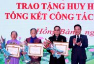 Quận ủy Hồng Bàng trao tặng Huy hiệu Đảng (đợt 03-02-2021) cho 98 đảng viên