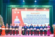 103 đảng viên thuộc Đảng bộ quận Hải An được trao tặng Huy hiệu Đảng