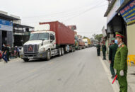 Yêu cầu 80 xe quay đầu vì đến từ vùng có dịch