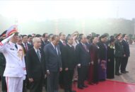 Đại biểu dự Đại hội XIII của Đảng vào Lăng viếng Chủ tịch Hồ Chí Minh