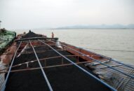 Cảnh sát biển tạm giữ 500 tấn than không rõ nguồn gốc