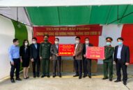 Đoàn công tác thành phố Hải Phòng trao tặng tỉnh Hải Dương 5 tỷ đồng và 500.000 khẩu trang y tế