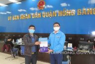 Trao tặng máy rửa tay sát khuẩn tự động cho bộ phận “Một cửa” UBND quận Hồng Bàng