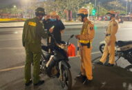 Đội CSGT-TT Công an quận Hồng Bàng: Nhắc nhở 52 trường hợp vi phạm giãn cách xã hội, phòng chống dịch bệnh Covid-19