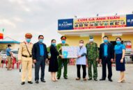 Liên đoàn Lao động thành phố thăm và tặng quà chúc mừng ngày Thầy thuốc Việt Nam 27/2