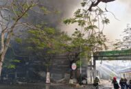 NÓNG: Cháy cực lớn tại quán karaoke ở đường Trần Phú, Hải Phòng