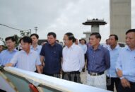 Đồng chí Bí thư Thành uỷ Lê Văn Thành kiểm tra tiến độ xây dựng đường bộ ven biển