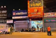 Truy bắt nghi phạm ném mìn tự chế vào tiệm vàng, chém người truy đuổi bị thương