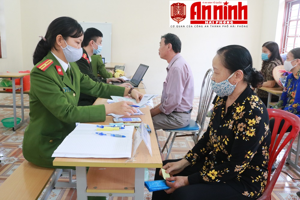 Khâu thu thập vân tay luôn là khâu tốn nhiều thời gian nhất trong quy trình cấp CCCD gắn chíp điện tử