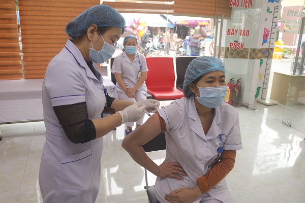 Tiêm Vắc xin Covid-19 tại BV Trẻ em Tiêm Vắc xin Covid-19 tại BV Trẻ em