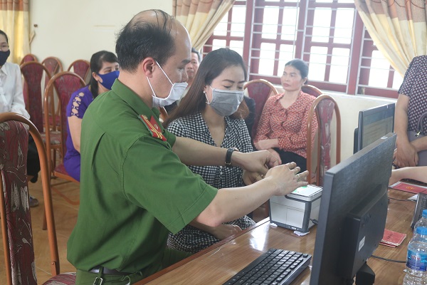 Trung tá Đoàn Vũ Thành, một đảng viên luôn tận tâm, trách nhiệm, hết mình với công việc và hoàn thành mọi công việc được giao Trung tá Đoàn Vũ Thành, một đảng viên luôn tận tâm, trách nhiệm, hết mình với công việc và hoàn thành mọi công việc được giao