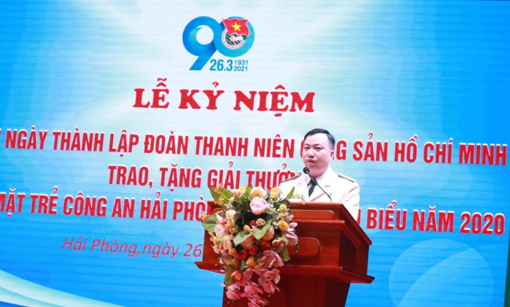 Thiếu tá Phạm Tiến Quang – Bí thư Đoàn Thanh niên CATP tham gia hiếu máu