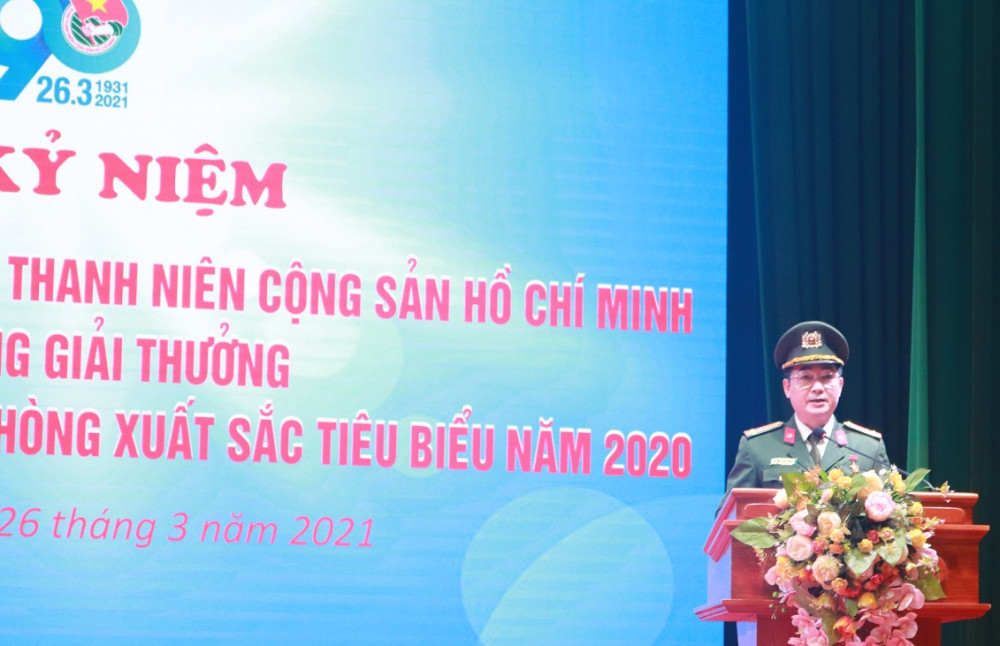 Đồng chí Phạm Văn Dũng – Phó Trưởng Phòng Công tác Đảng & Công tác chính trị đại diện cho các đồng chí được tặng kỷ niệm chương phát biểu cảm tưởng