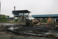 Cắt bồn đựng nhựa đường gây cháy