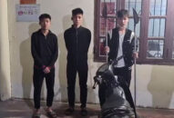 Cầm dao bầu đi dạo phố