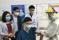 Gần 40.000 người đã tiêm vắc xin COVID-19; Bộ Y tế kiểm tra công tác phòng chống dịch và tiêm chủng tại Hà Nội