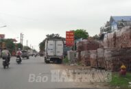 Chiếm dụng lòng, lề đường giao thông nông thôn để tập kết vật liêu xây dựng: Tiềm ẩn nguy cơ mất an toàn