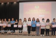 Tặng quà, trợ cấp cho đoàn viên, người lao động có hoàn cảnh khó khăn nhân Tháng Công nhân 2021 trên địa bàn quận Lê Chân