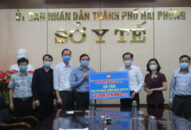 Ủy ban MTTQ Việt Nam thành phố trao tặng kinh phí hỗ trợ phòng chống dịch cho Sở Y tế Hải Phòng