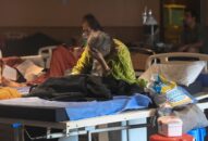 COVID-19: Ấn Độ tiếp tục ghi nhận số ca mắc mới và tử vong cao kỷ lục