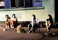 “Nhà đá” và lá chắn