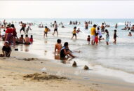 Nghỉ lễ 30/4-1/5 người dân đi du lịch nhiều, nguy cơ bùng phát dịch COVID-19 rất lớn