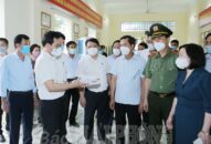 Đồng chí Bí thư Thành ủy Trần Lưu Quang kiểm tra công tác chuẩn bị bầu cử tại một số khu vực bỏ phiếu