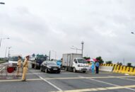 Thành lập các chốt kiểm soát dịch bệnh COVID-19 liên ngành để kiểm soát hướng vào thành phố bằng đường bộ